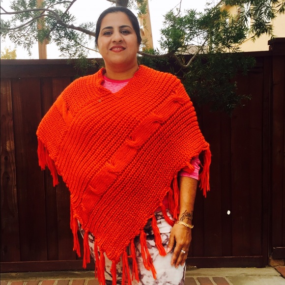 Sweaters - Poncho / sweater